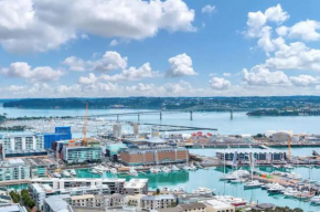 Top Floor Harbour View and Skytower View Apartment in CBD